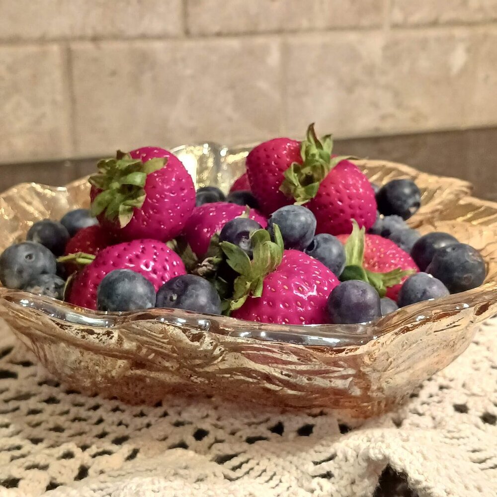 Marigold carnival glass berry and leaves bowl 7"